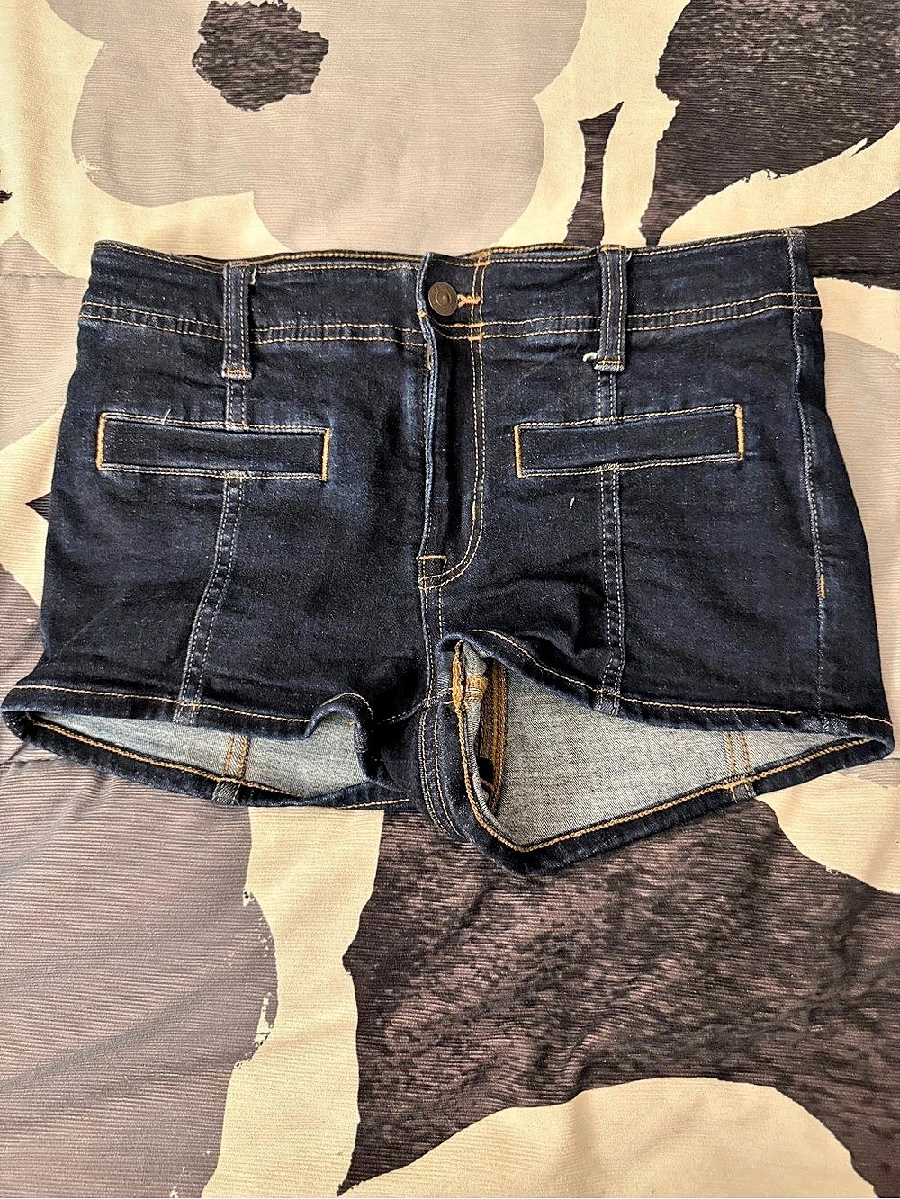 American Eagle Micro Short Denim Micro Shorts in Blue Size 2 Like New